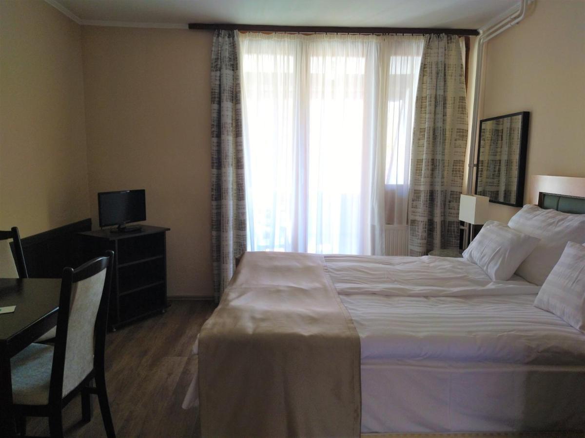 Viking Hotel Gardony Bagian luar foto