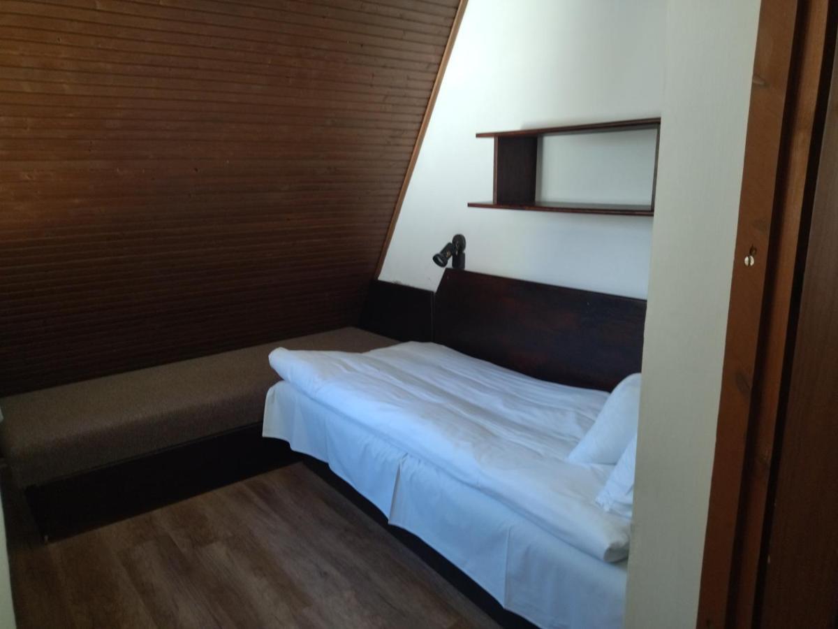 Viking Hotel Gardony Bagian luar foto
