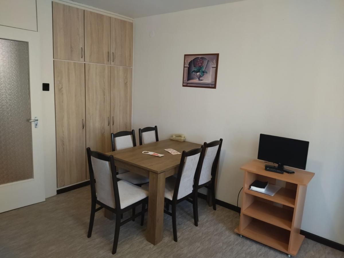 Viking Hotel Gardony Bagian luar foto