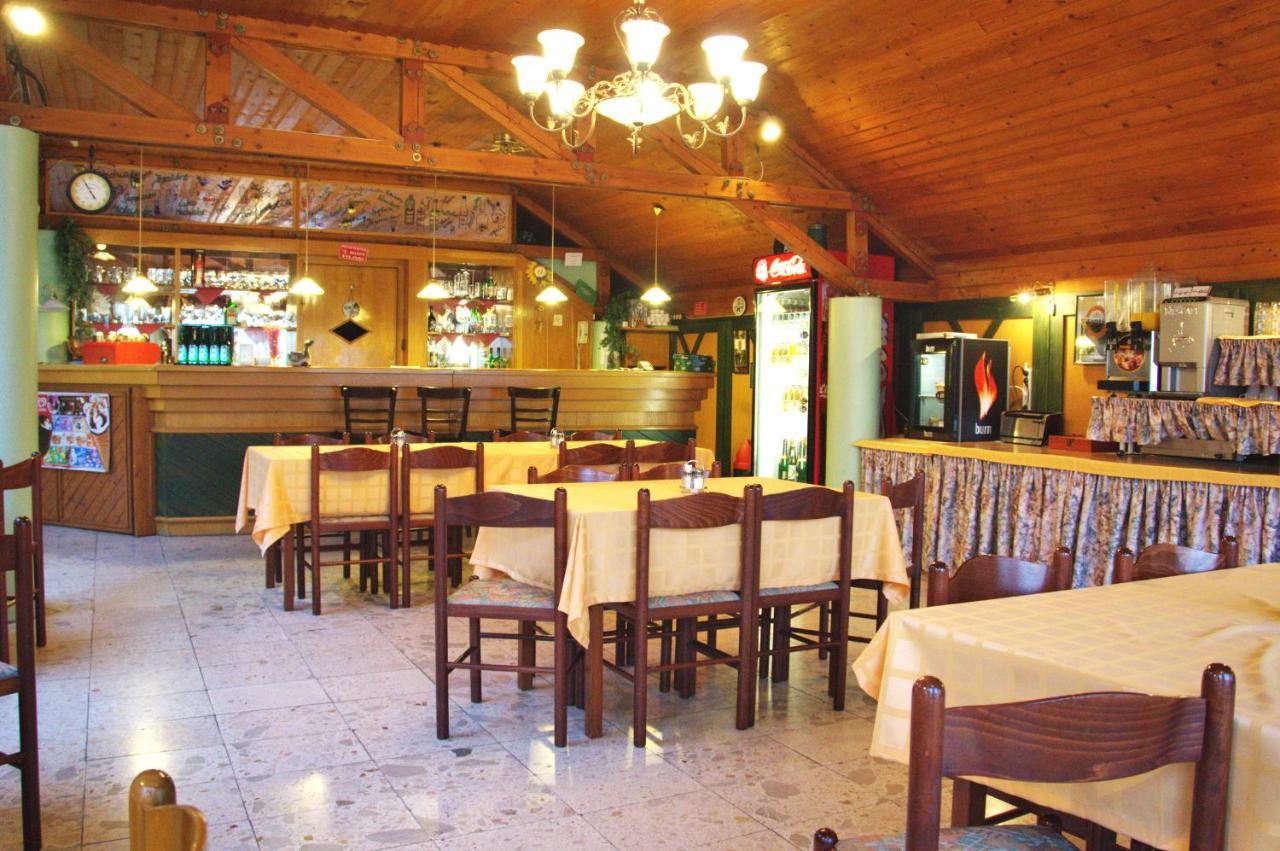 Viking Hotel Gardony Bagian luar foto