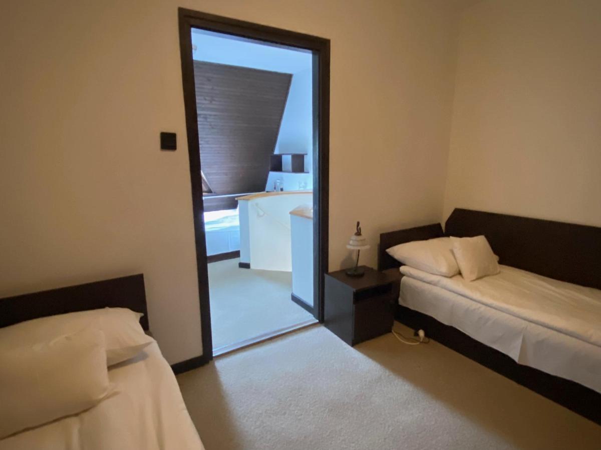 Viking Hotel Gardony Bagian luar foto