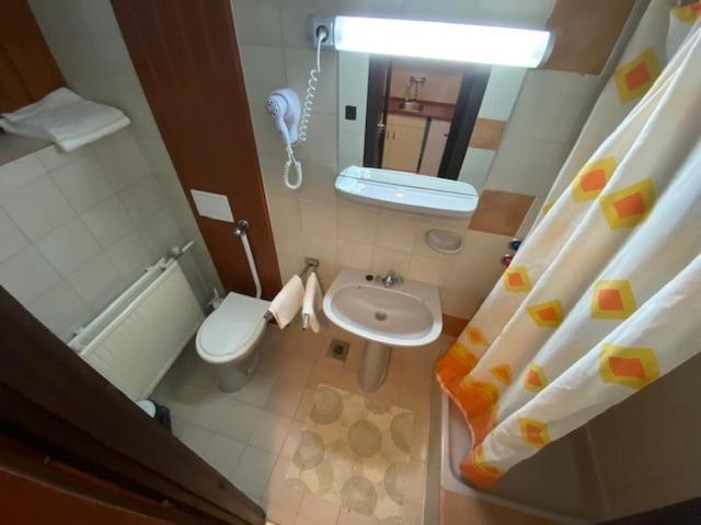 Viking Hotel Gardony Bagian luar foto