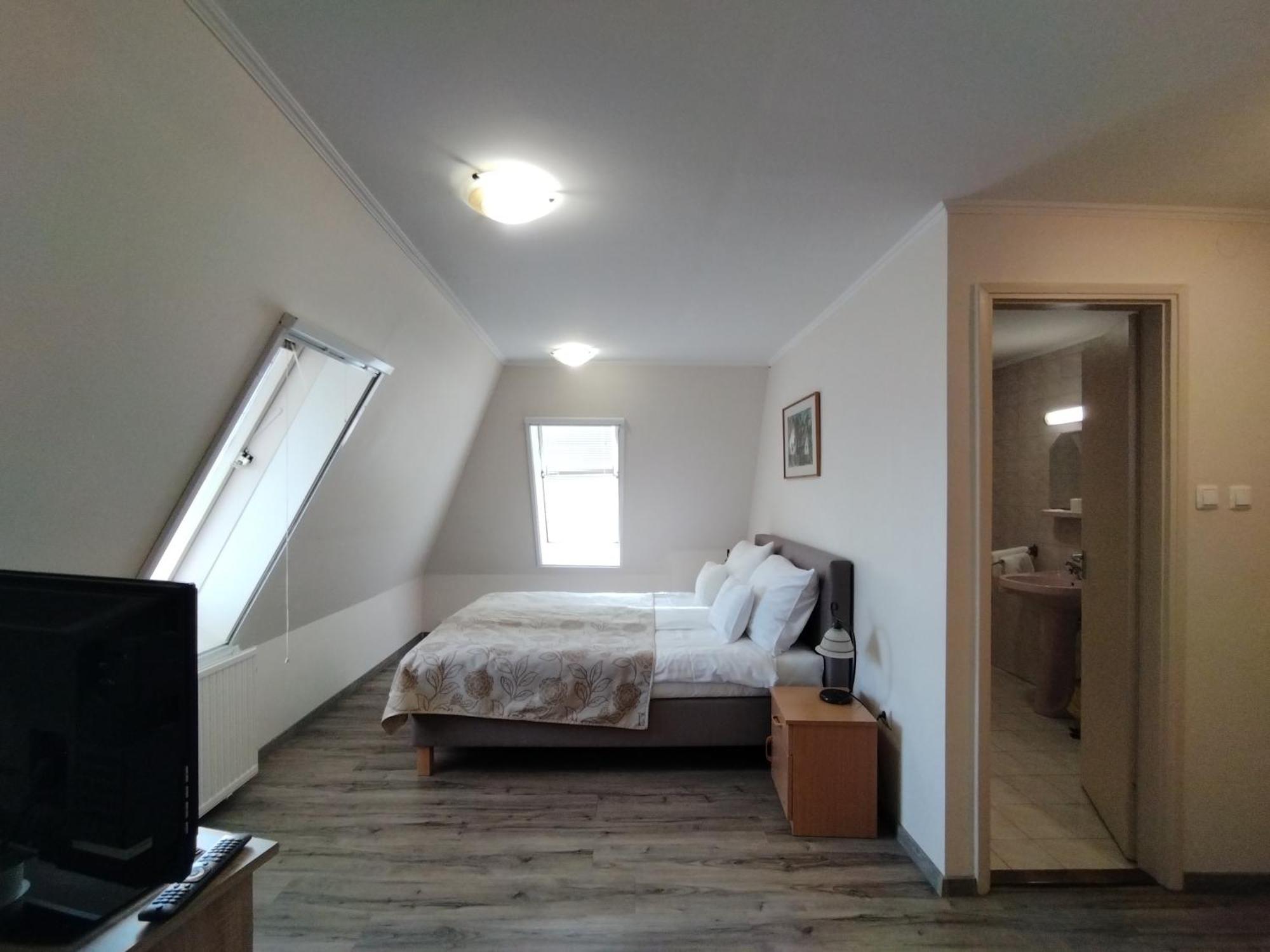 Viking Hotel Gardony Bagian luar foto