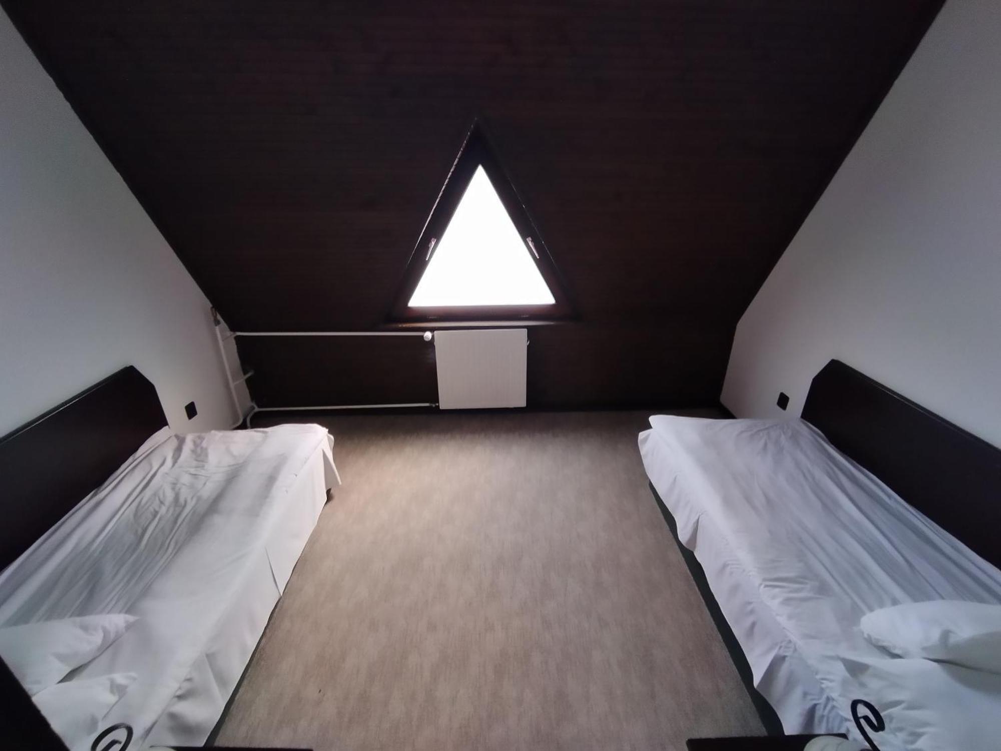Viking Hotel Gardony Bagian luar foto