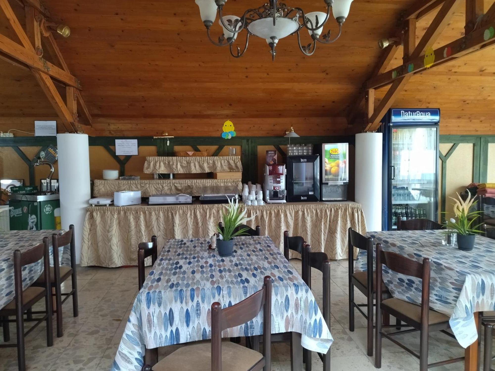 Viking Hotel Gardony Bagian luar foto