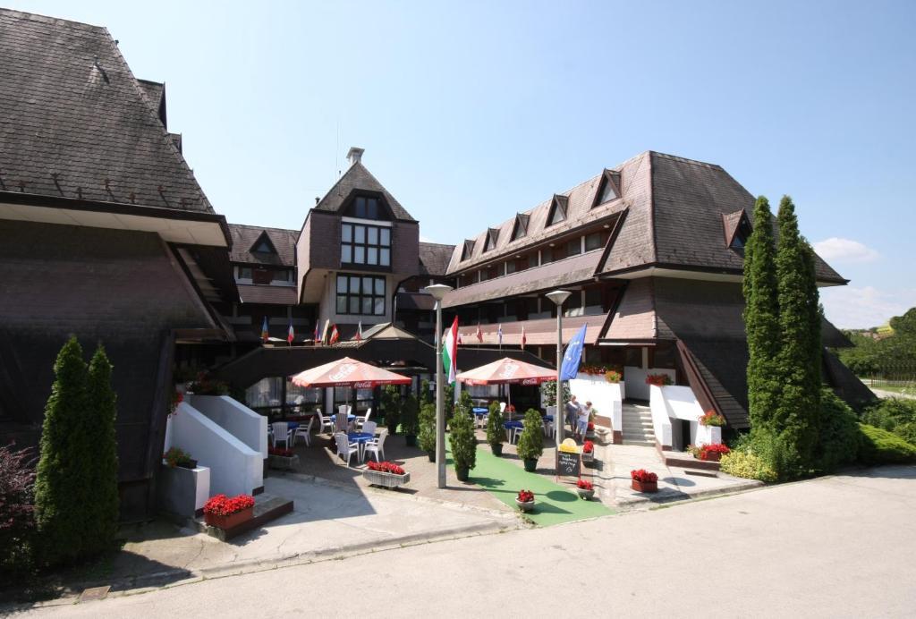Viking Hotel Gardony Bagian luar foto