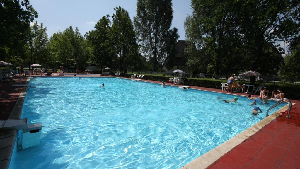 Viking Hotel Gardony Bagian luar foto