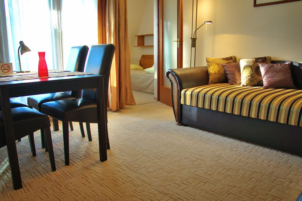 Viking Hotel Gardony Bagian luar foto