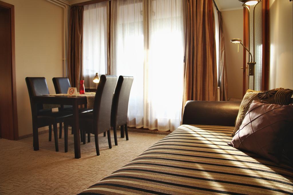 Viking Hotel Gardony Bagian luar foto