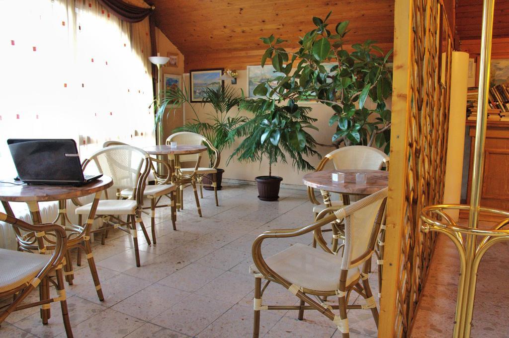 Viking Hotel Gardony Bagian luar foto