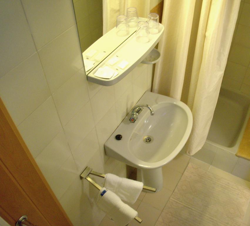 Viking Hotel Gardony Bagian luar foto